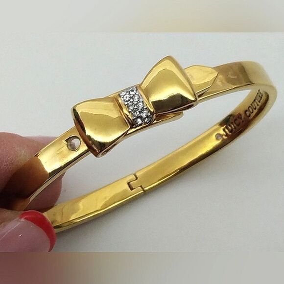 Juicy Couture Gold Tone Bow Belt Bracelet Bangle Jewelry - Picture 2 of 16
